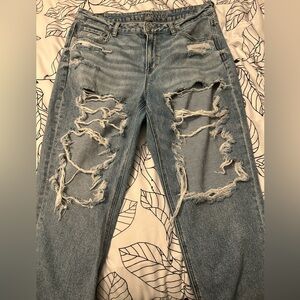 American Eagle Ripped Mom Jeans short (brand new condition)